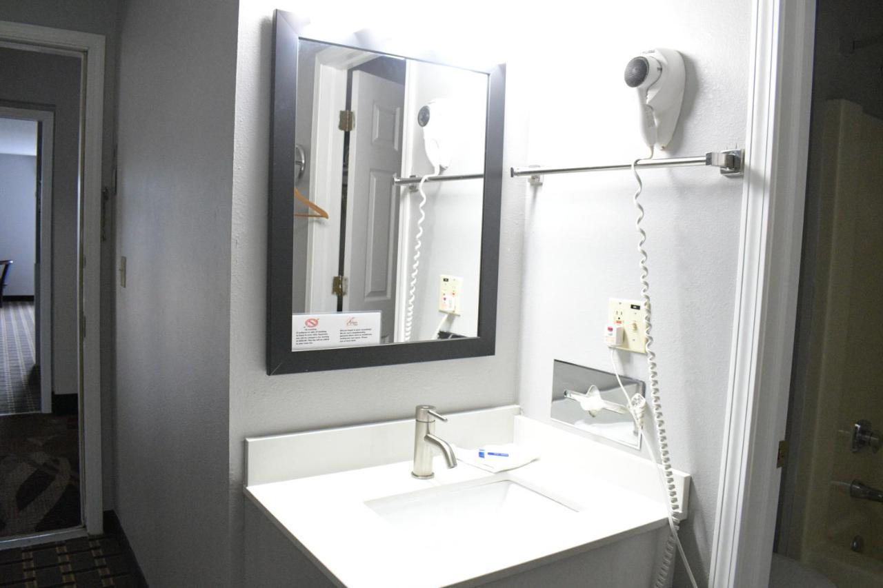 Adams Inn And Suites Dış mekan fotoğraf